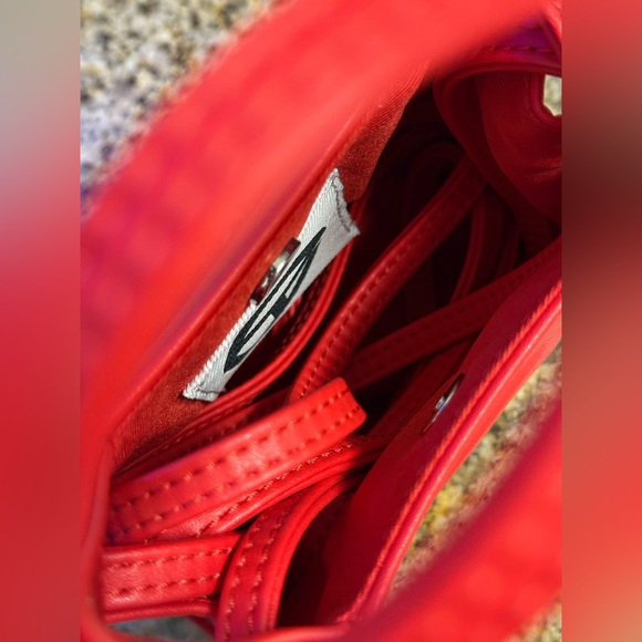 Small Red Telfar - Picture 2 of 3